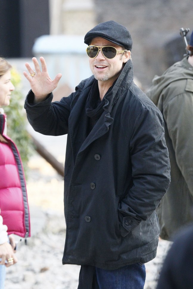 Brad Pitt, black jacket, black hat, sunglasses, boots, jeans